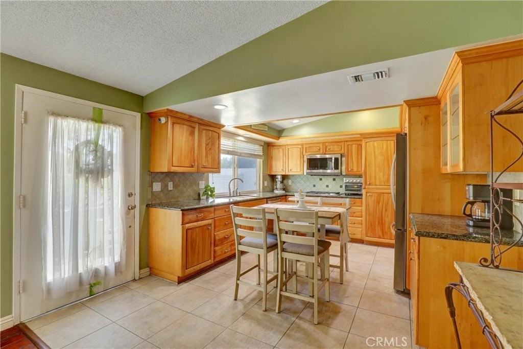 12571 Martha Ann Dr - Photo 4 of 33