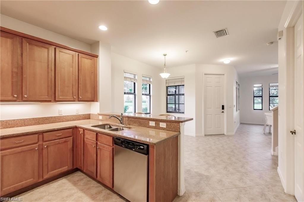 1375 Artesia Dr E #503 - Photo 4 of 33