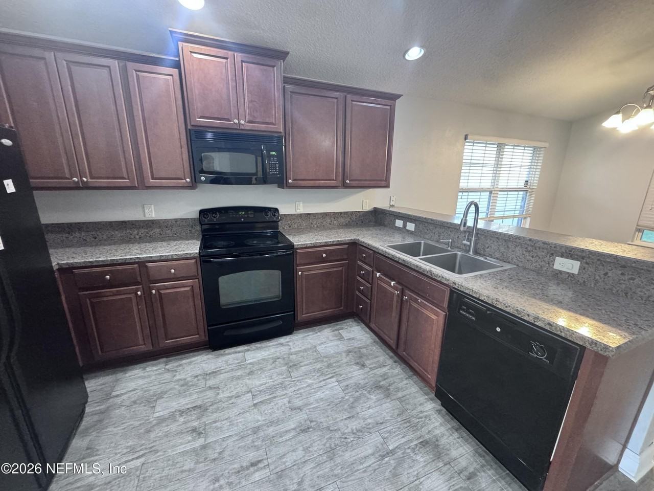 7565 Westland Oaks Dr - Photo 7 of 24