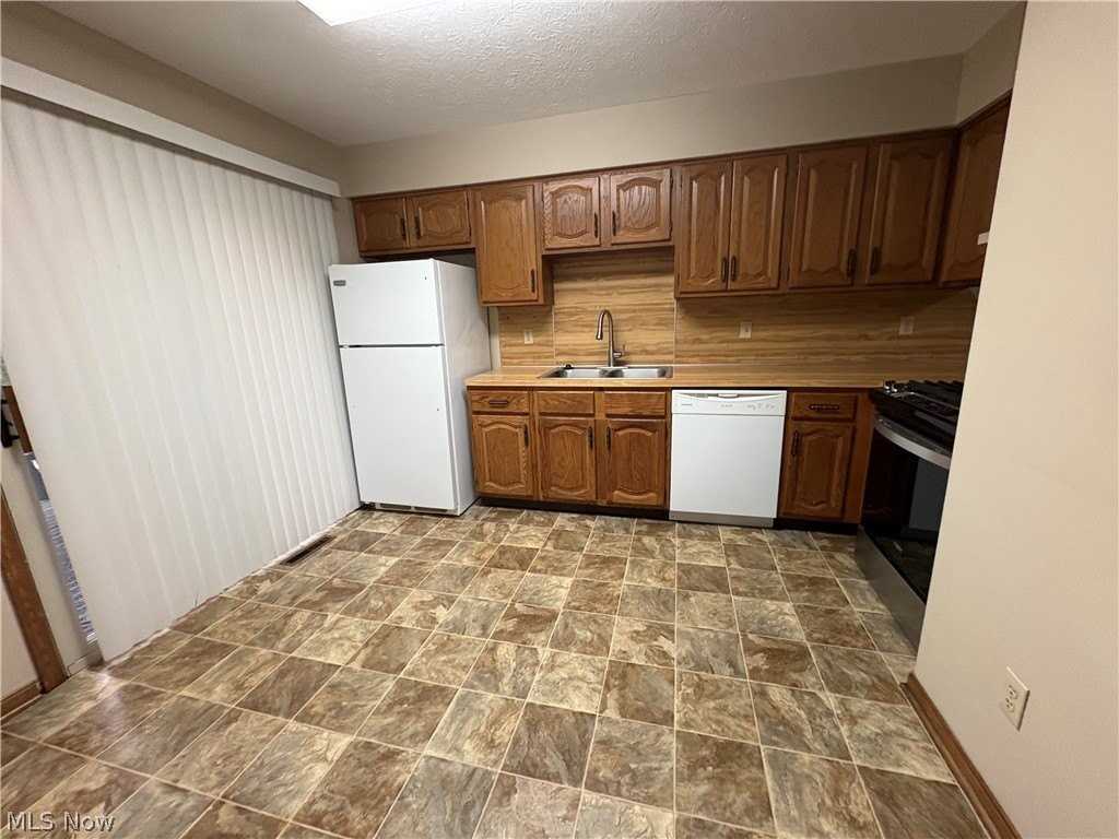 1667 Ann Cir Ne - Photo 7 of 16