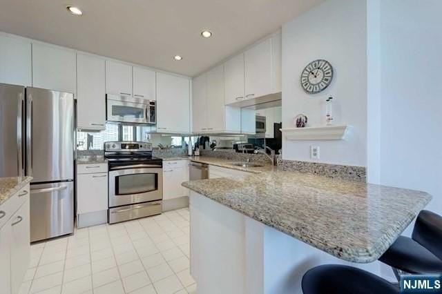 100 Carlyle Dr - Photo 3 of 24