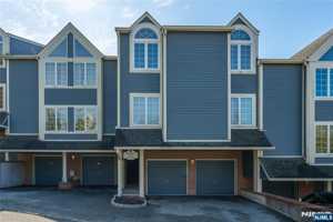 featured image of 223 Cambridge Dr