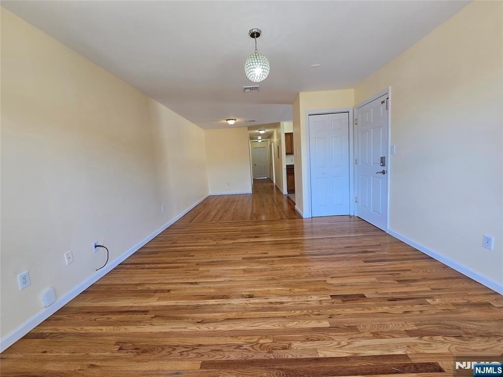 22 Wakeman Ave 2nd Fl - Photo 3 of 19