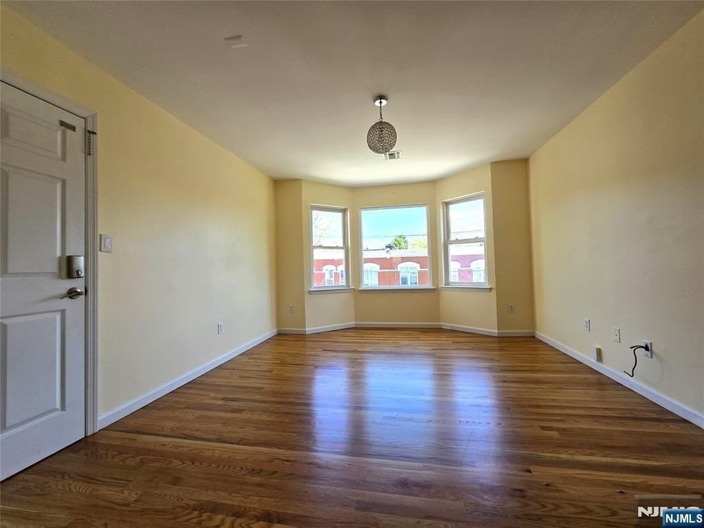 22 Wakeman Ave 2nd Fl - Photo 4 of 19