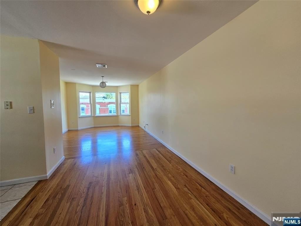 22 Wakeman Ave 2nd Fl - Photo 5 of 19