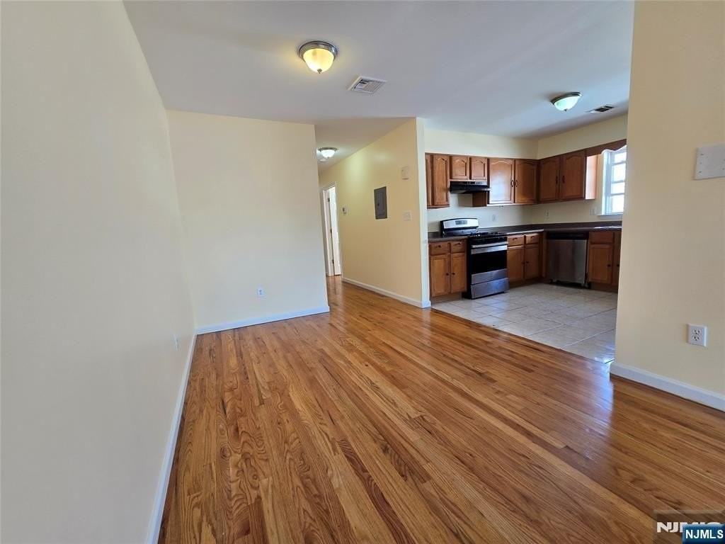 22 Wakeman Ave 2nd Fl - Photo 6 of 19