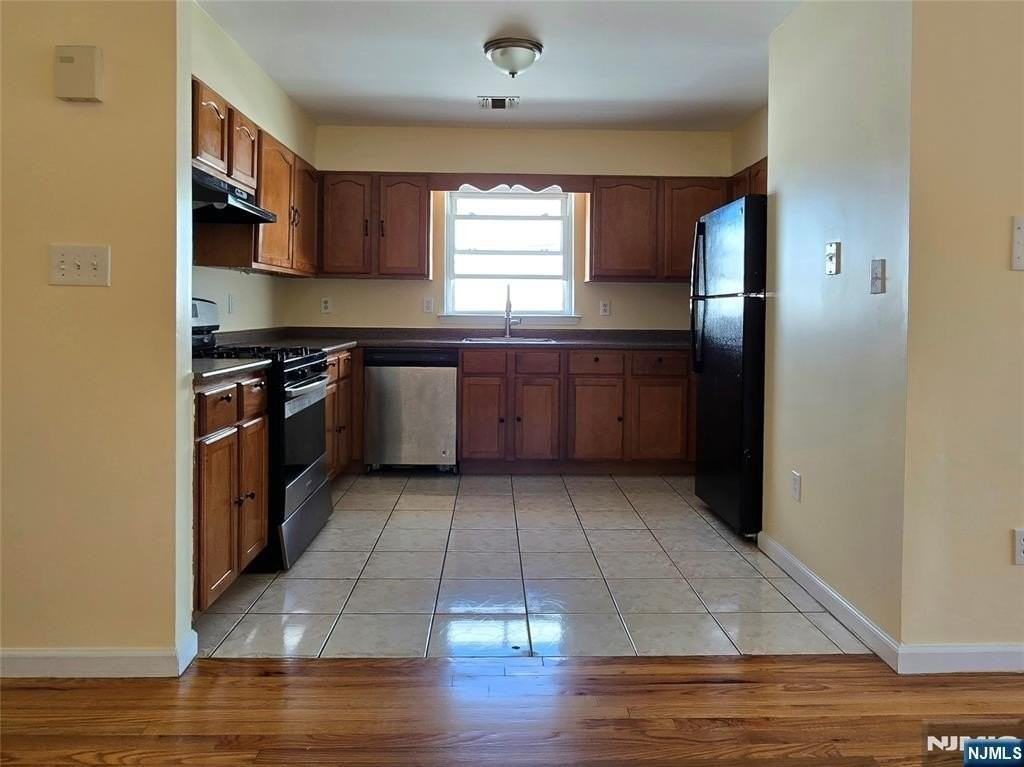 22 Wakeman Ave 2nd Fl - Photo 7 of 19