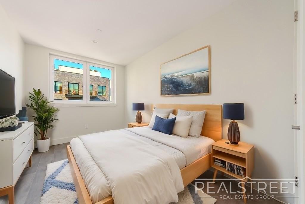 1178 Gates Ave #3F - Photo 4 of 10