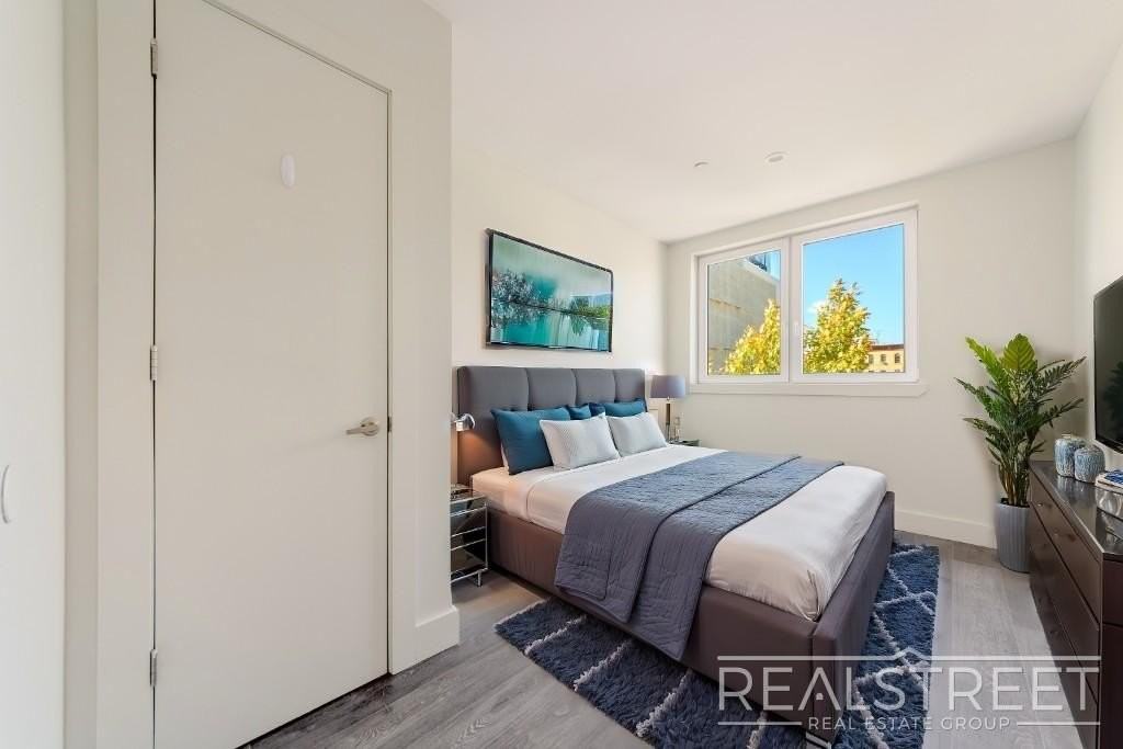 1178 Gates Ave #3F - Photo 5 of 10