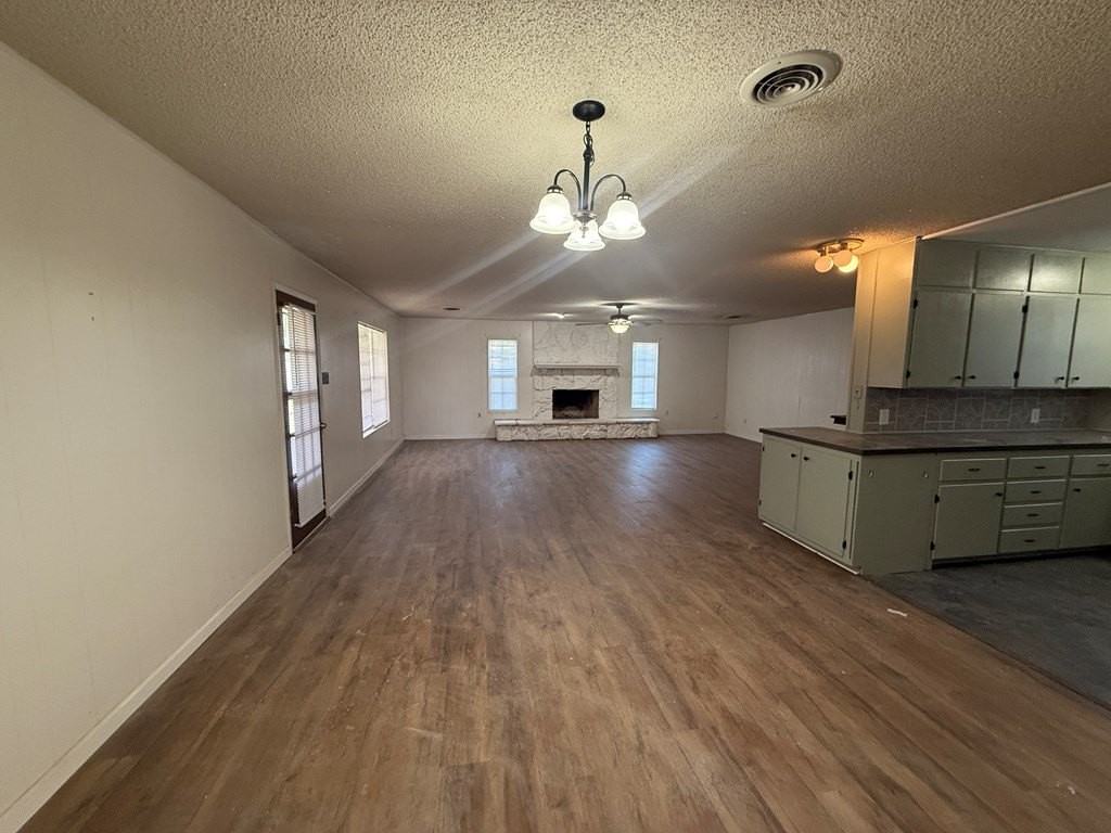 4425 Conley Ave - Photo 3 of 11