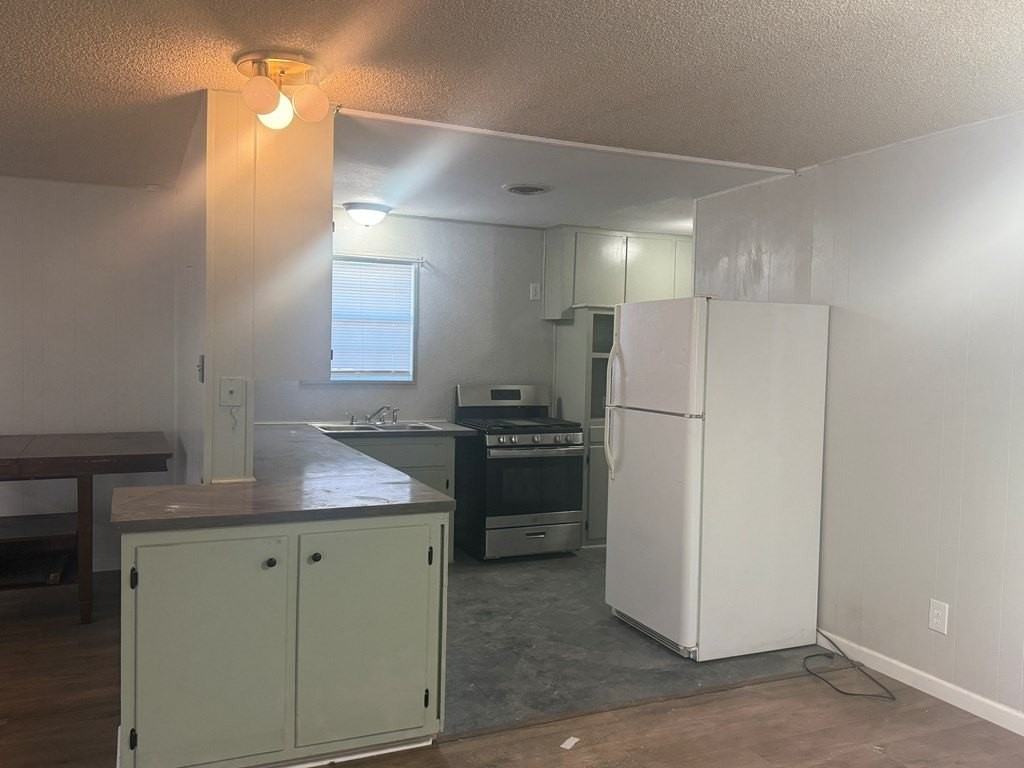 4425 Conley Ave - Photo 4 of 11