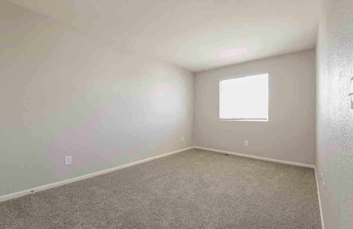 445 E 77th Ave - Photo 4 of 9