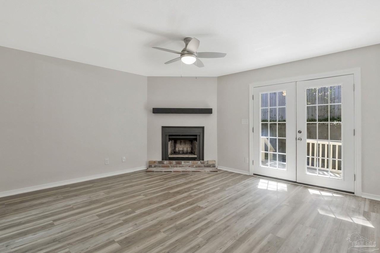 4221 Brookside Dr - Photo 4 of 43
