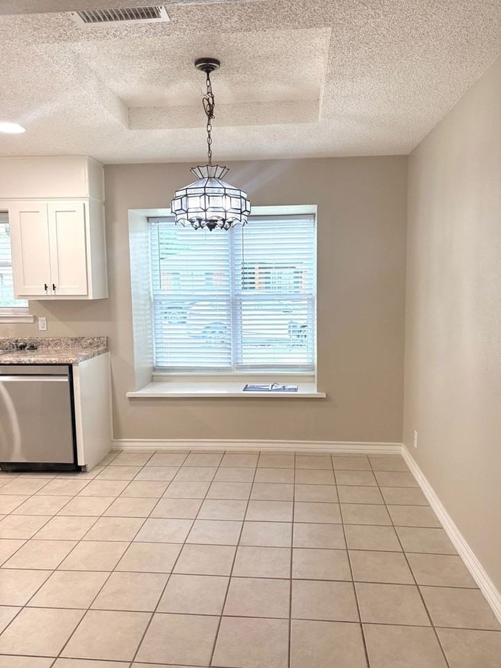 3309 Edgemont Dr - Photo 6 of 22