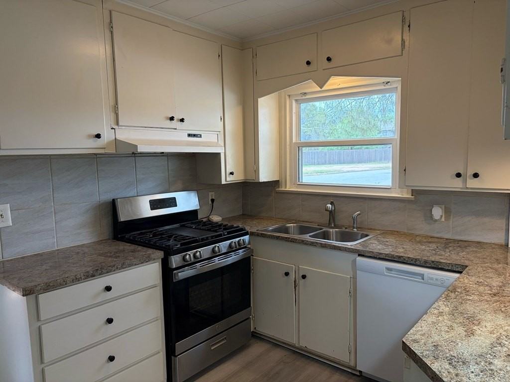 511 W Cuthbert Ave - Photo 3 of 9