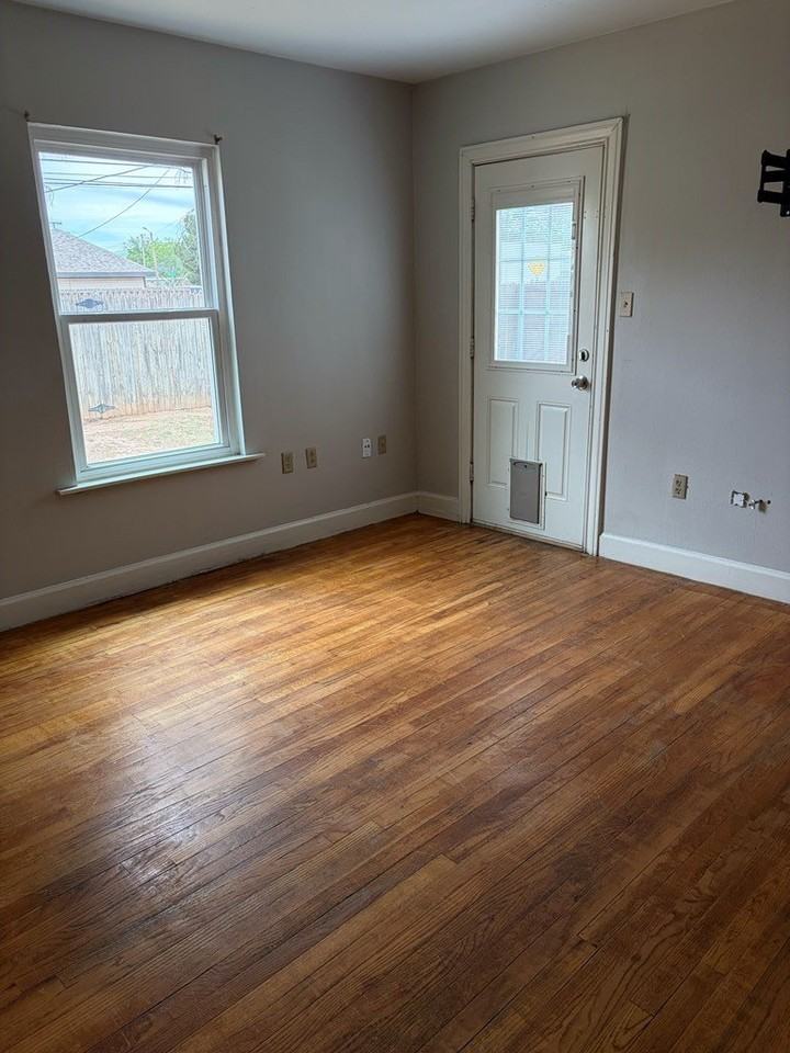 511 W Cuthbert Ave - Photo 7 of 9