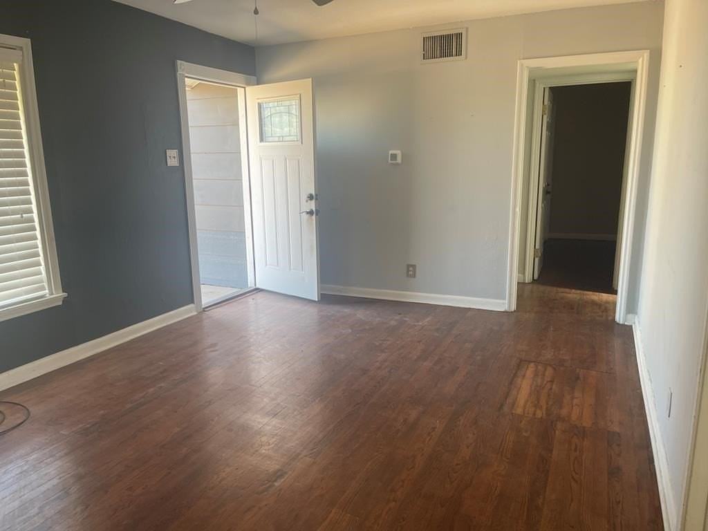 2605 W Washington Ave - Photo 2 of 11