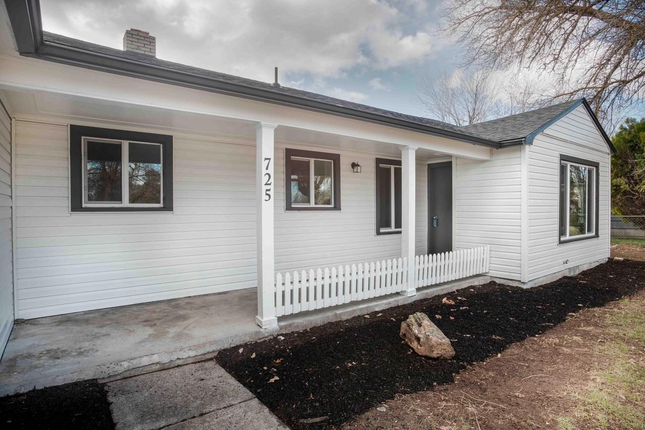 725 S Day Dr - Photo 2 of 22