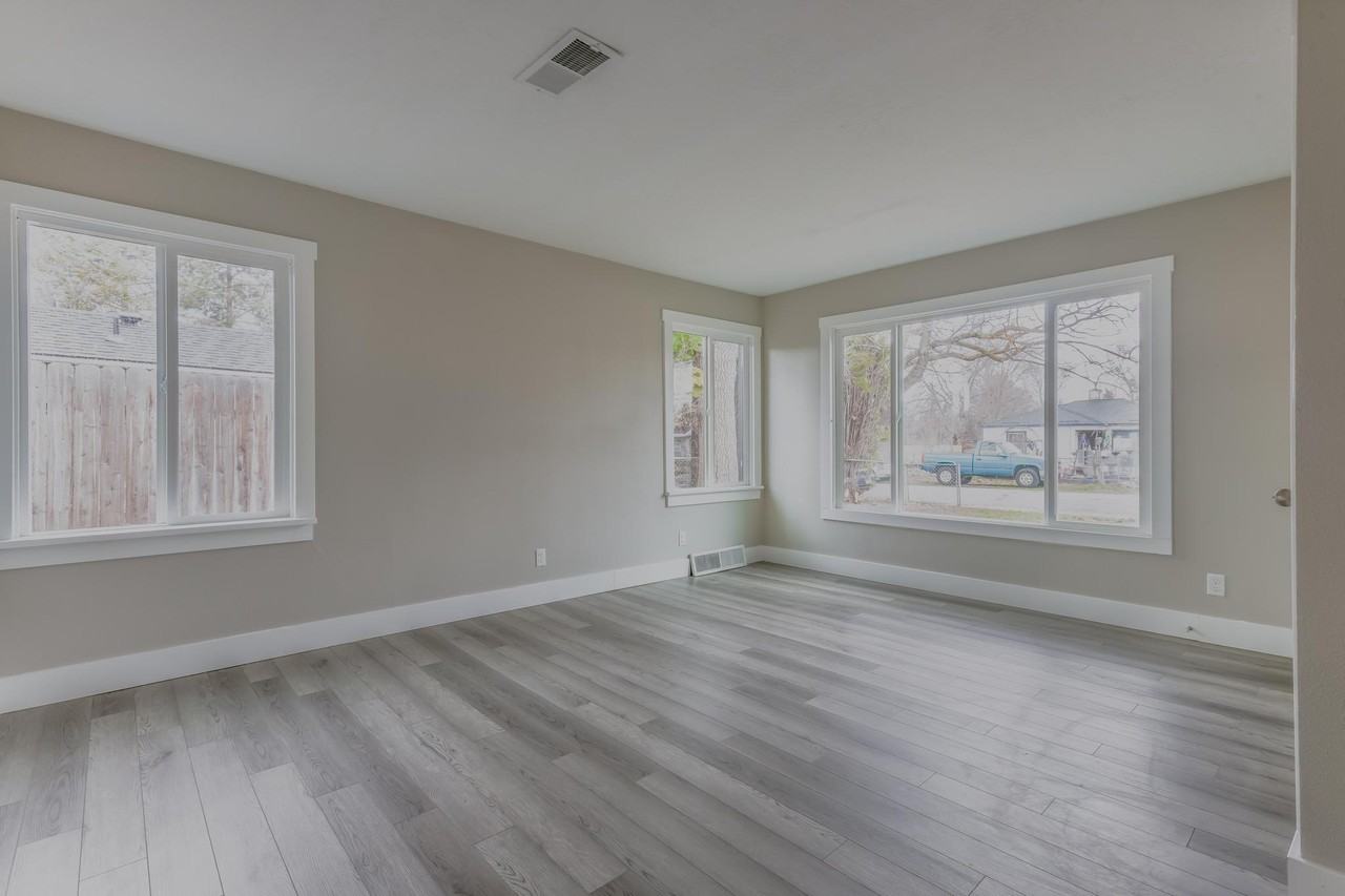 725 S Day Dr - Photo 5 of 22