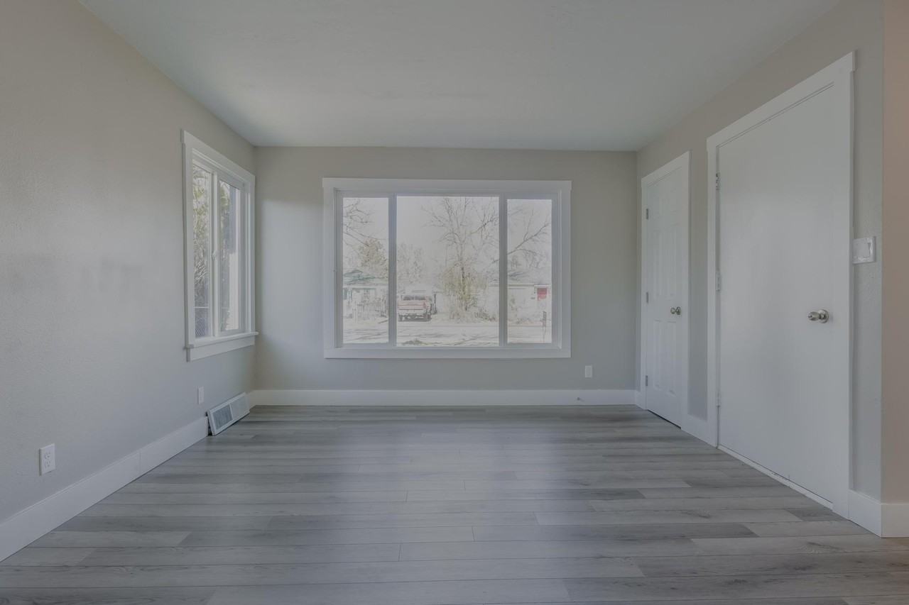 725 S Day Dr - Photo 6 of 22