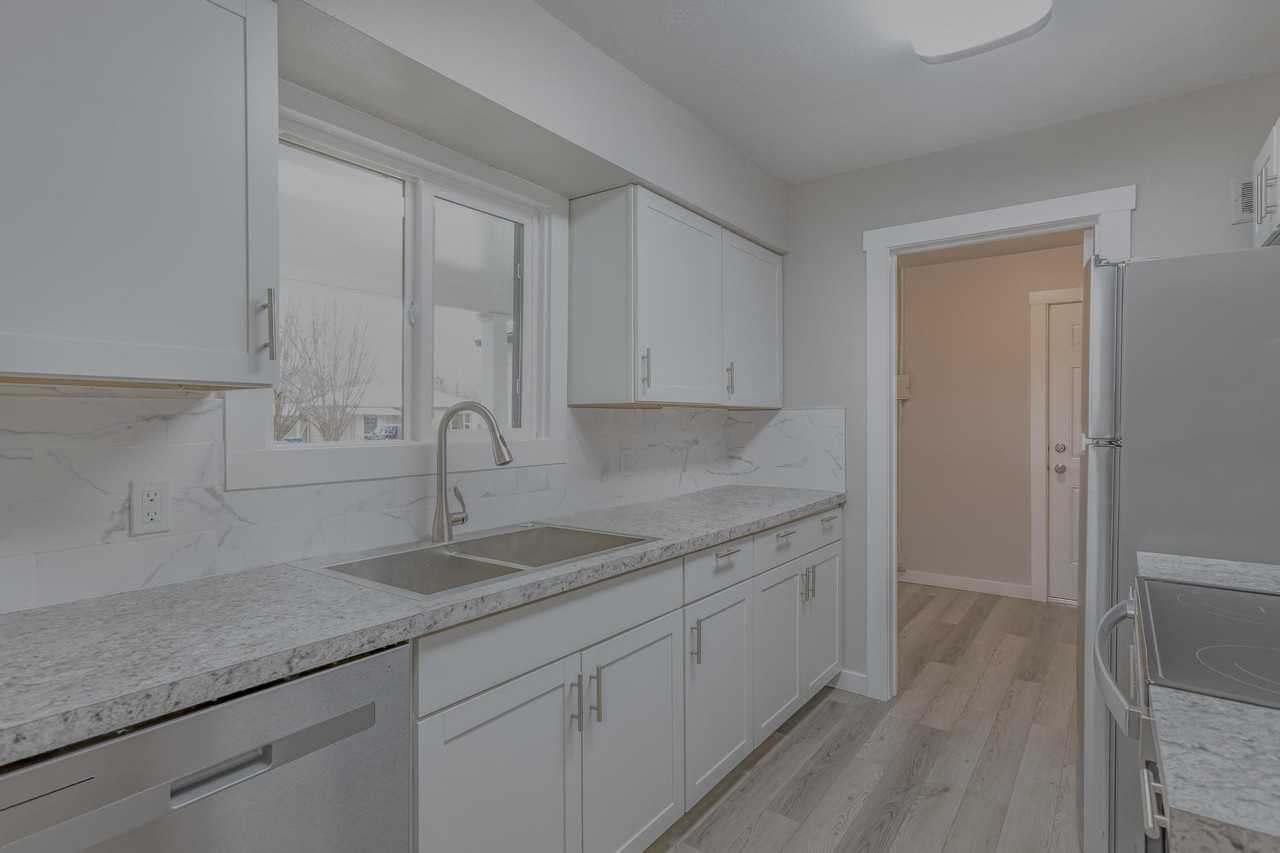 725 S Day Dr - Photo 7 of 22