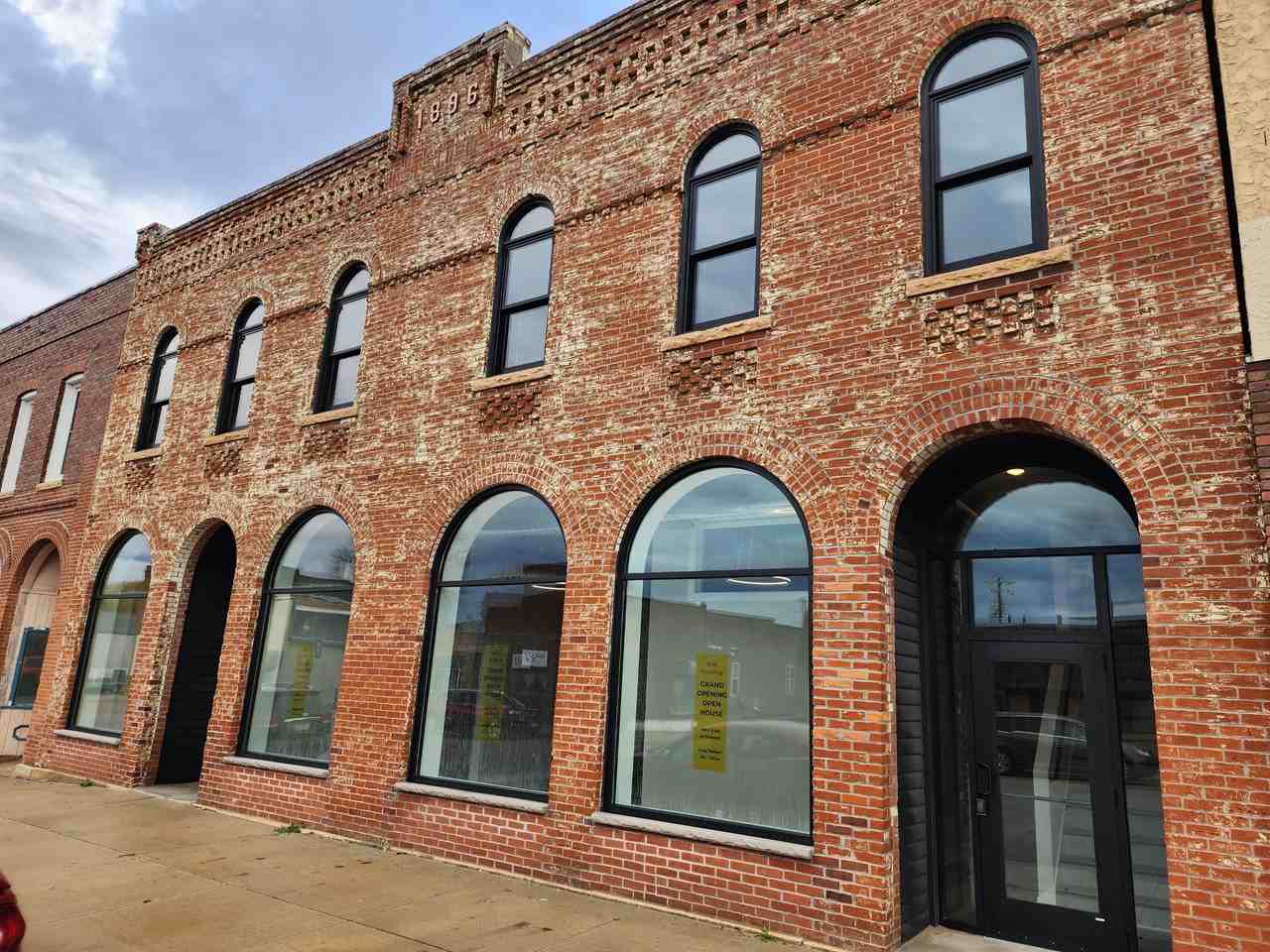121 Main St S #2D
