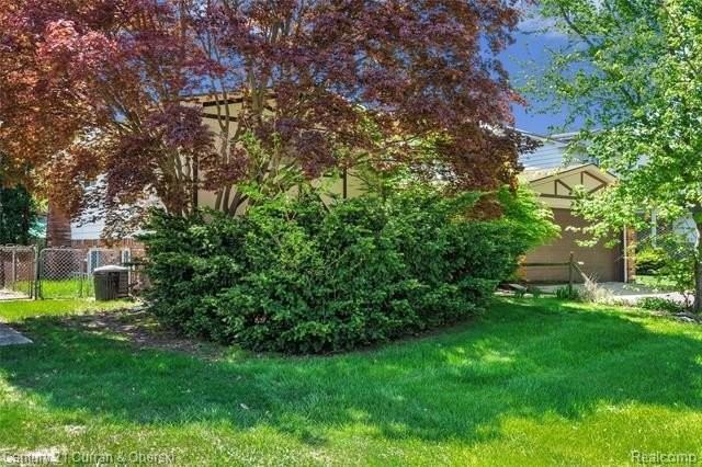 44267 Brandywyne Rd - Photo 3 of 47