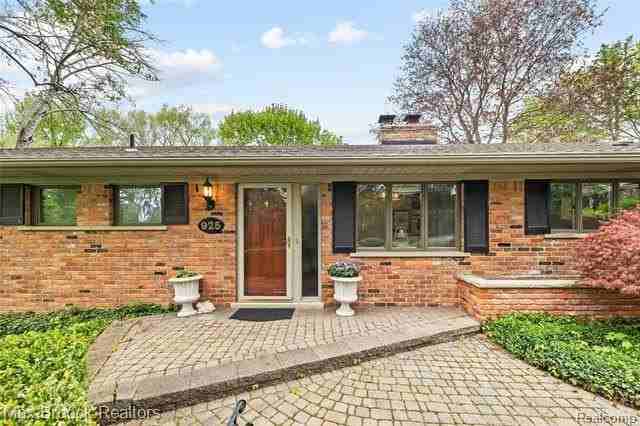 925 Westview Rd - Photo 2 of 26