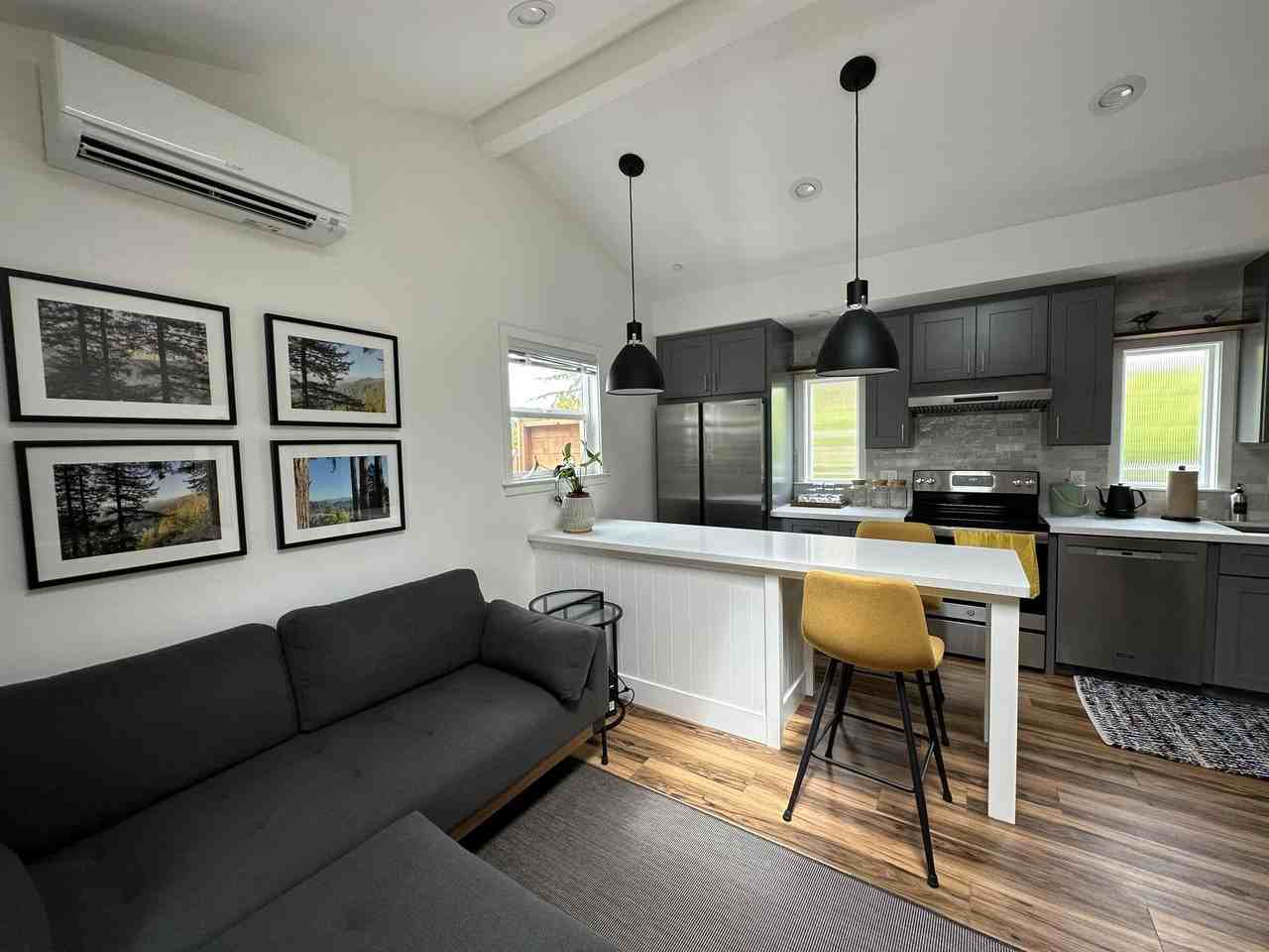 635A Ashbury Ave - Photo 2 of 7