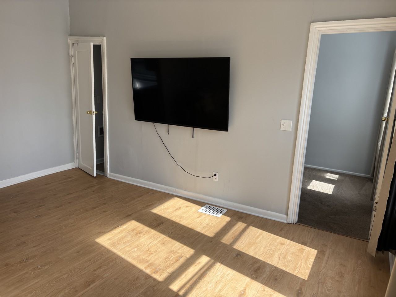 243 Niagara St #2 - Photo 2 of 10