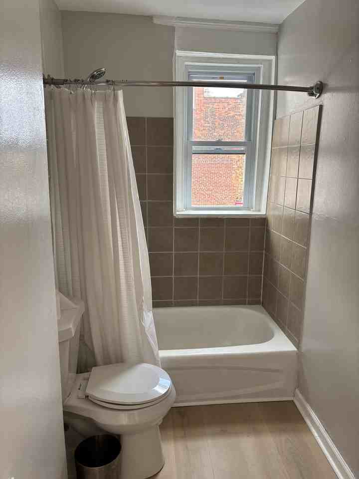 243 Niagara St #2 - Photo 7 of 10