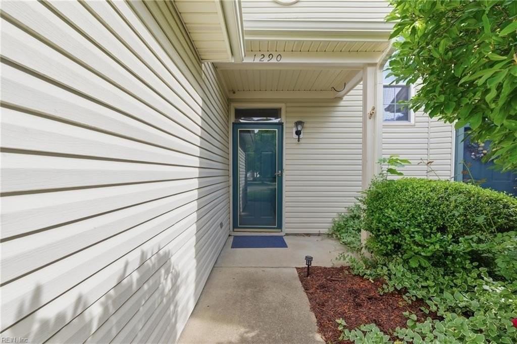 1290 Lake Dr - Photo 4 of 32