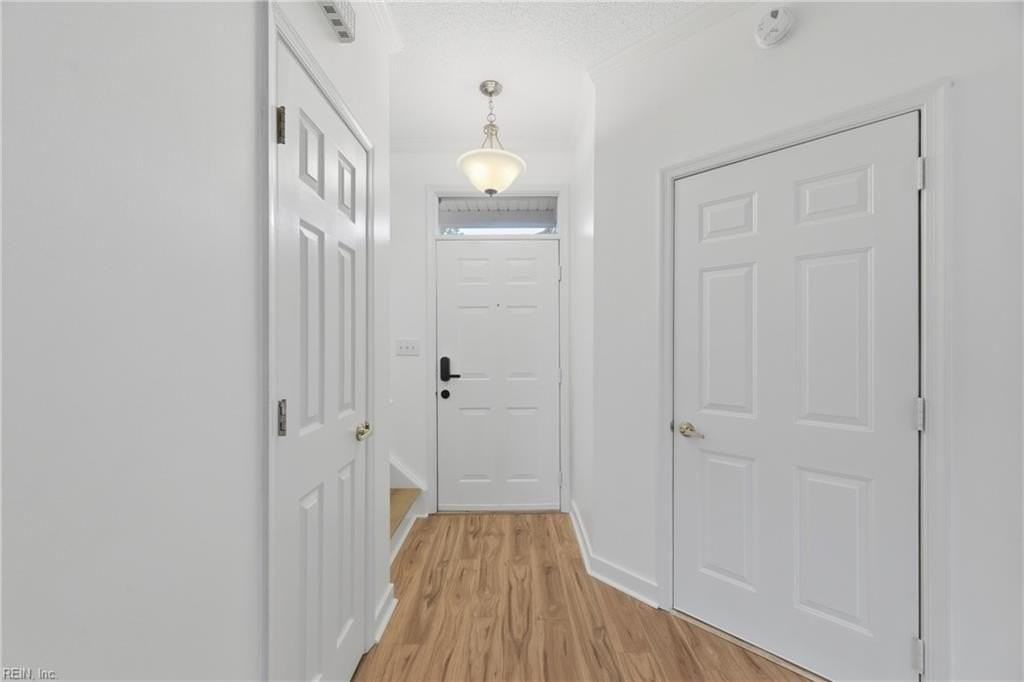 1290 Lake Dr - Photo 5 of 32