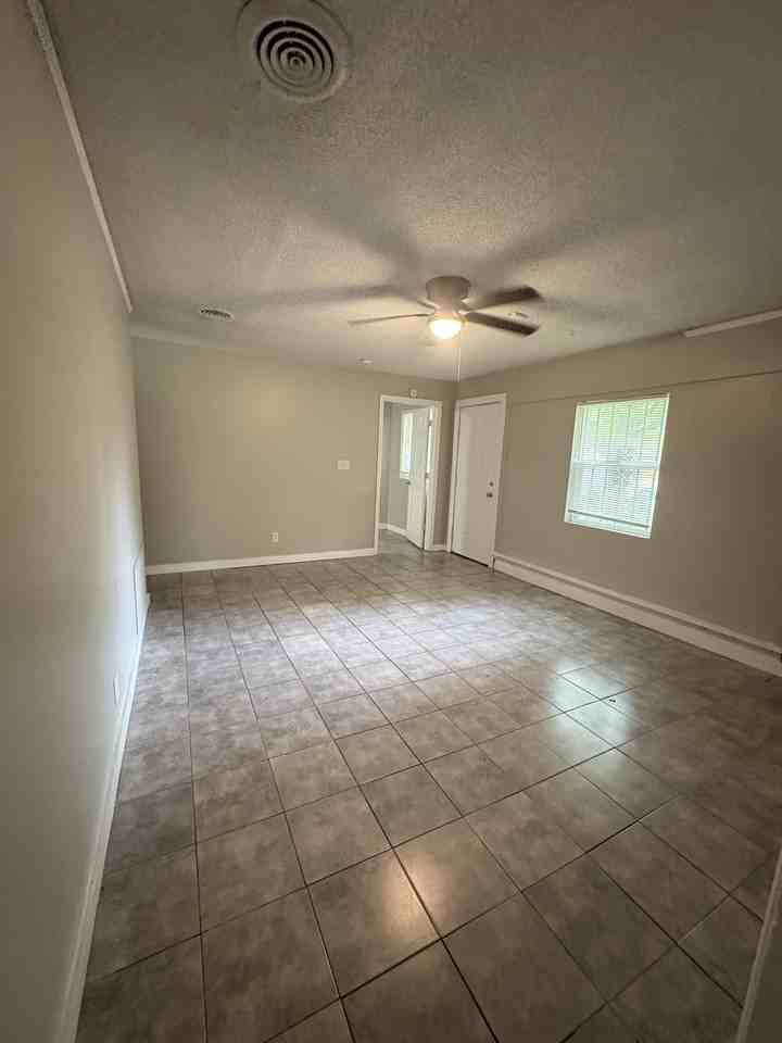 3902 Wesley Dr - Photo 2 of 11