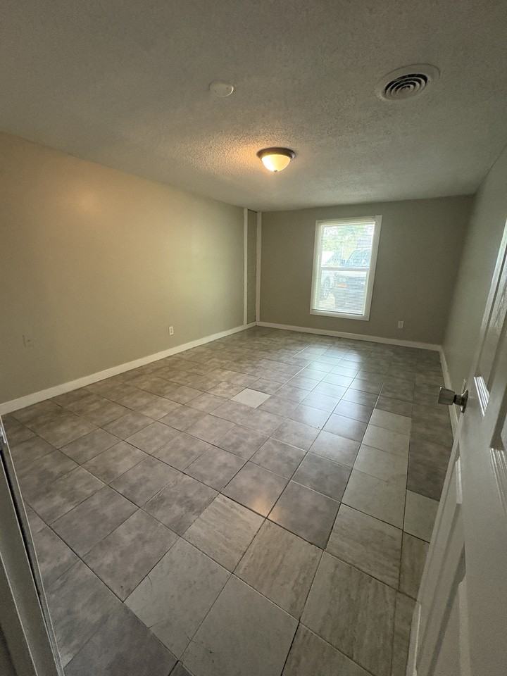 3902 Wesley Dr - Photo 6 of 11