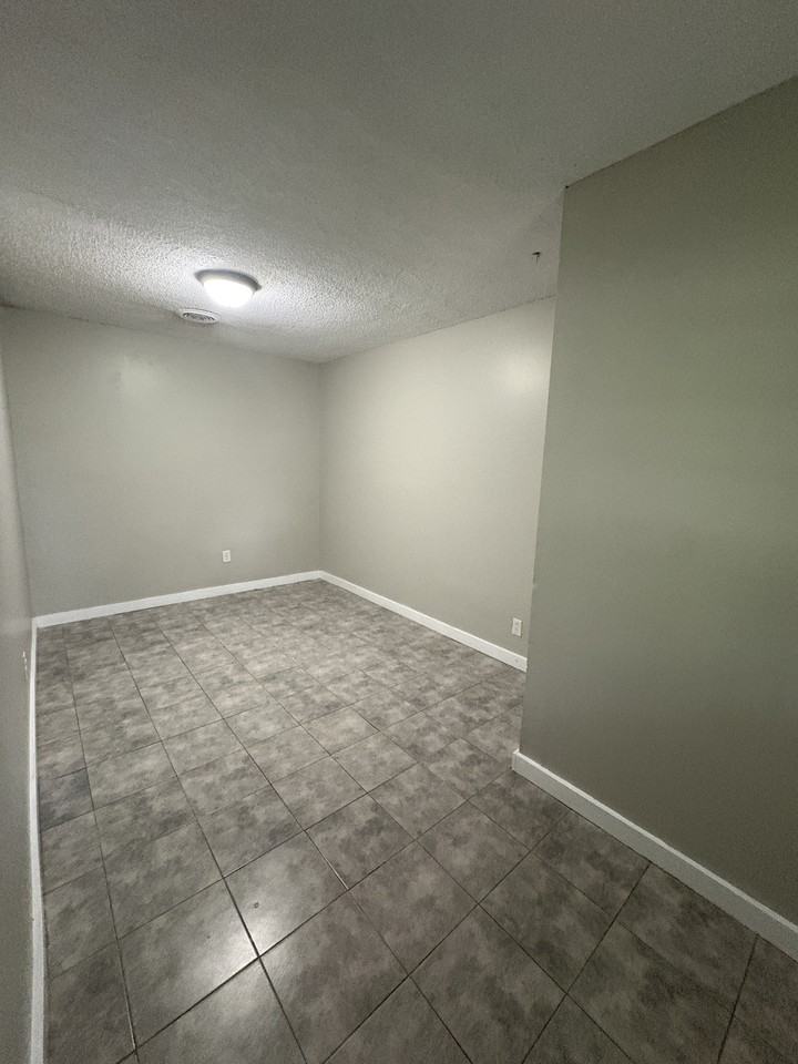 3902 Wesley Dr - Photo 7 of 11