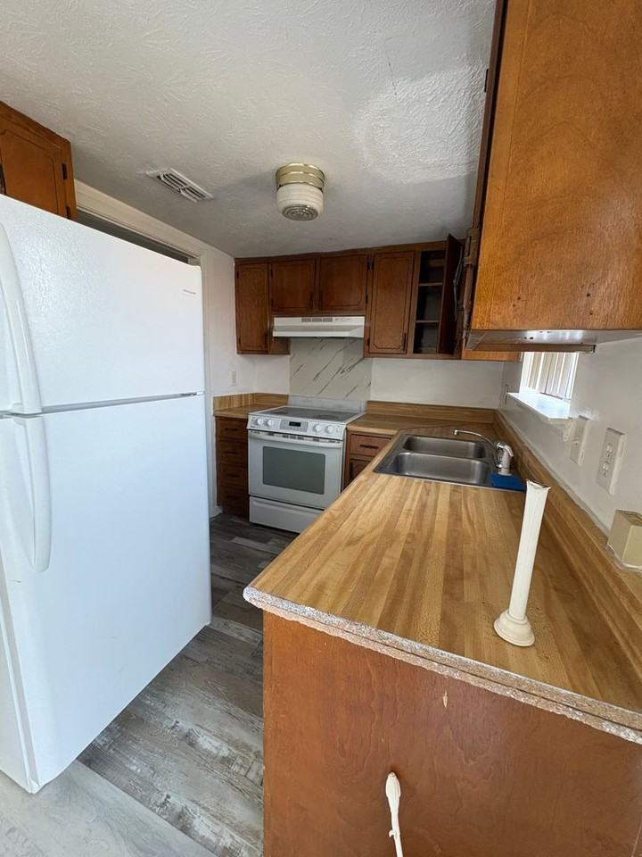 5115 E 10th St - Photo 5 of 9