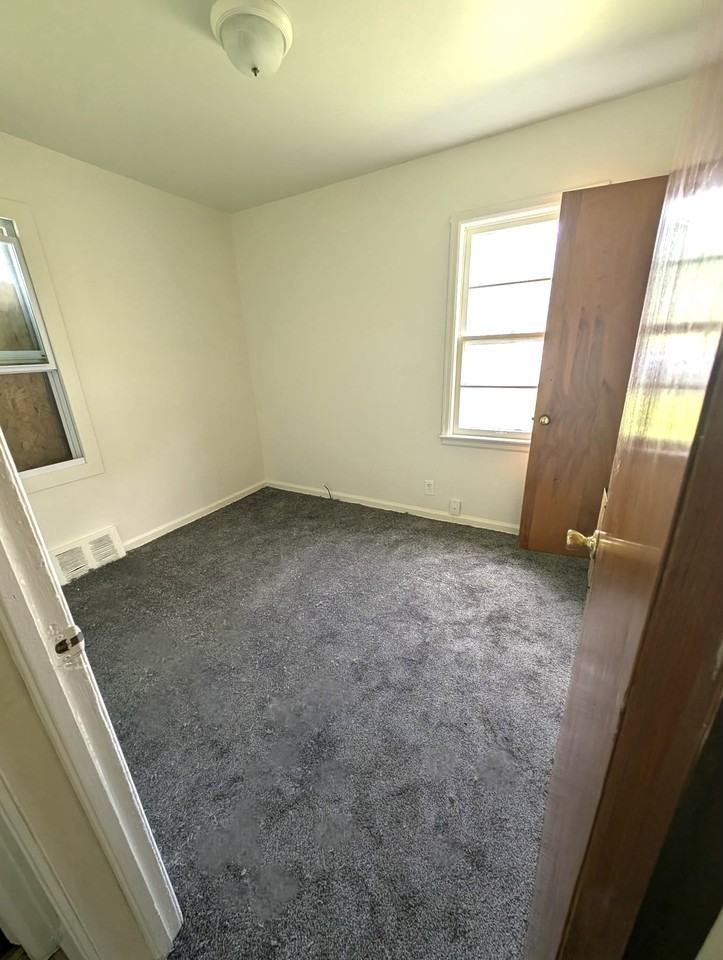 5413 Dupont St #1 - Photo 5 of 17