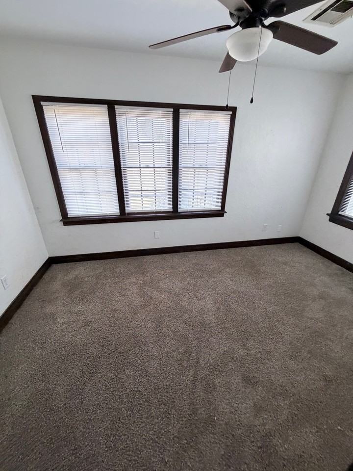 1112 Nw Birch Ave #1 - Photo 4 of 10