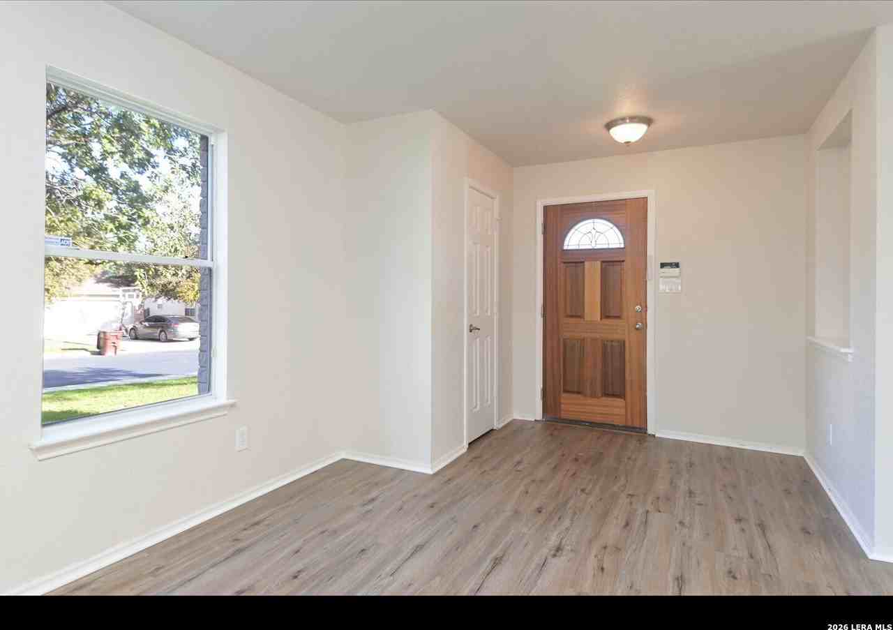 2503 Butterfly Bay - Photo 4 of 31