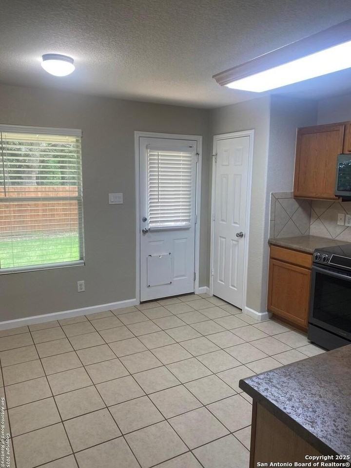 7472 Paraiso Pt - Photo 4 of 18