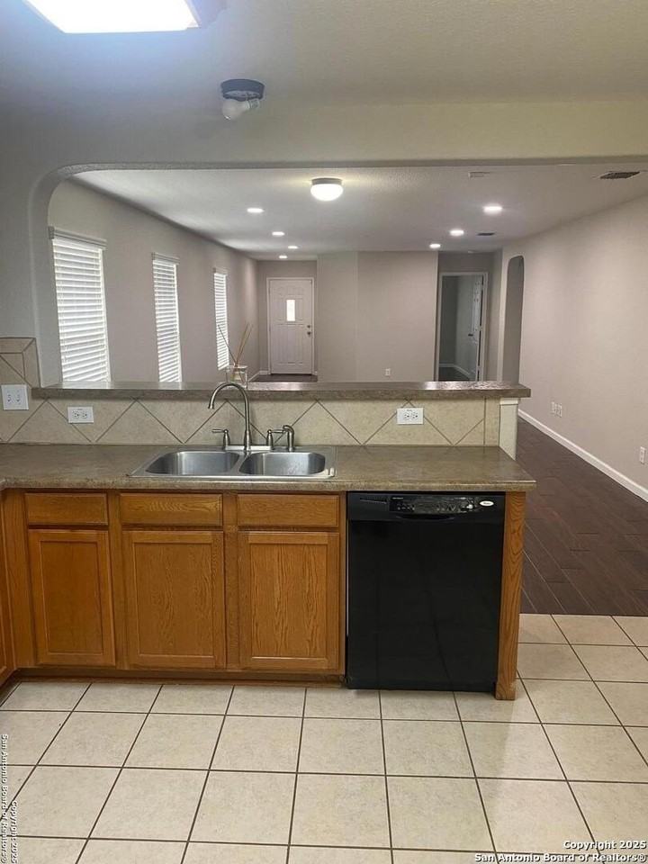 7472 Paraiso Pt - Photo 6 of 18
