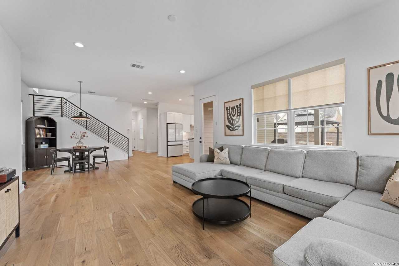 415 Alexander Ave - Photo 2 of 44