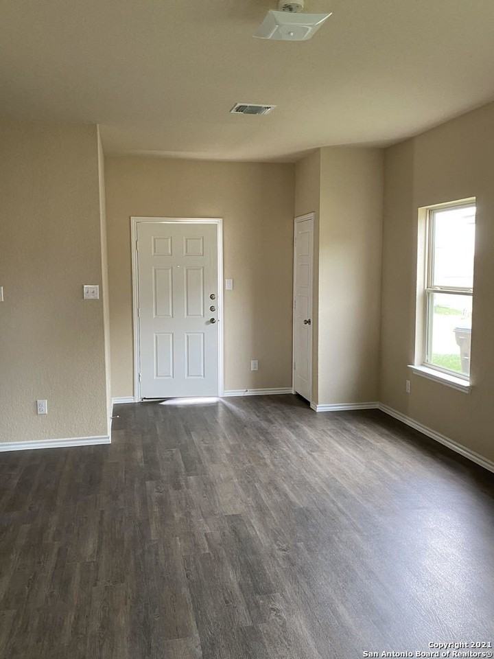 7331 Barlow Grv - Photo 2 of 13