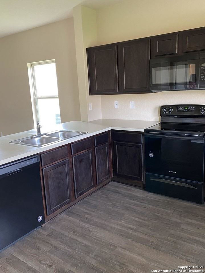 7331 Barlow Grv - Photo 3 of 13