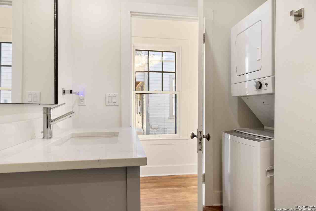 909 N Mesquite St - Photo 7 of 11