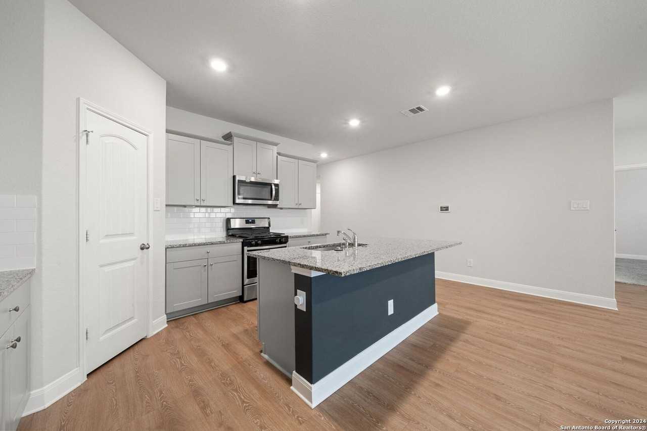 1080 Amble Oak - Photo 5 of 41
