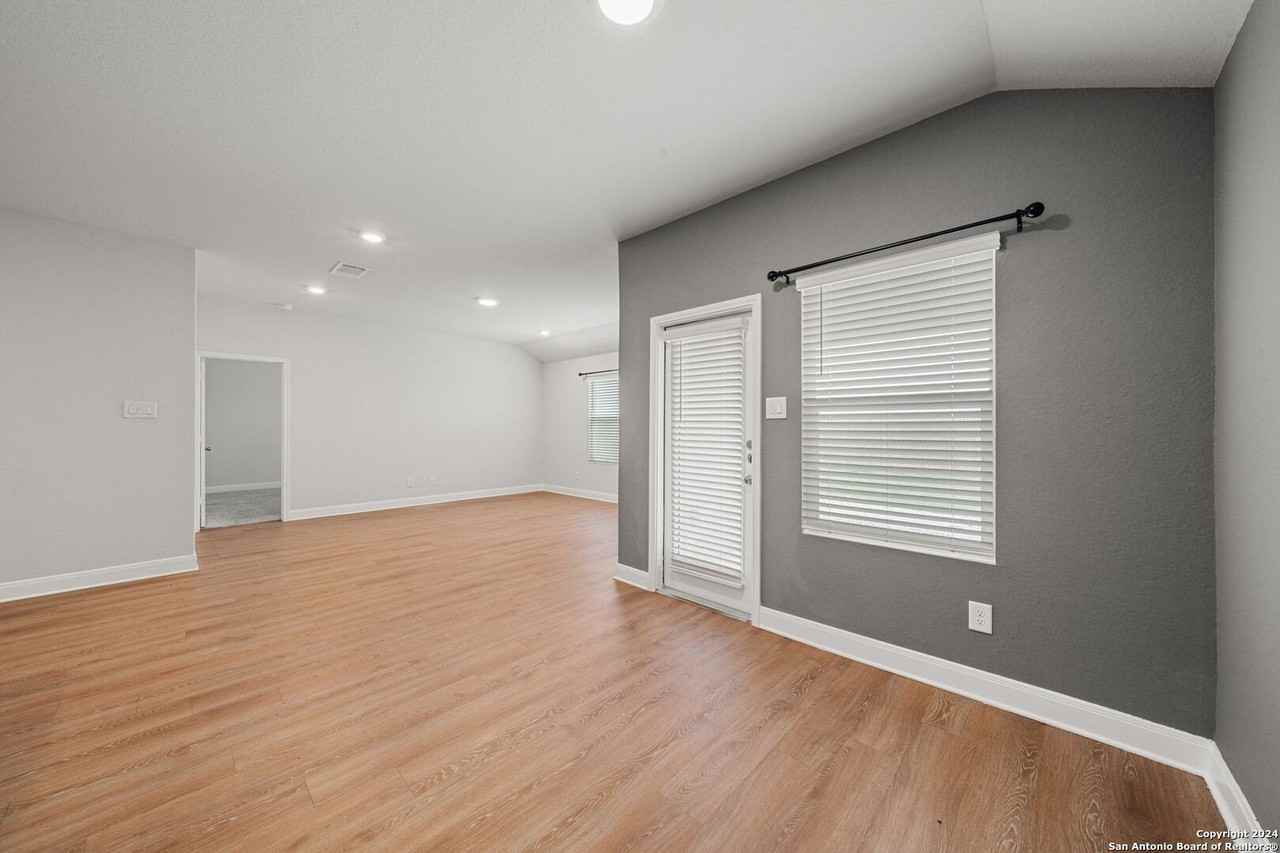 1080 Amble Oak - Photo 7 of 41