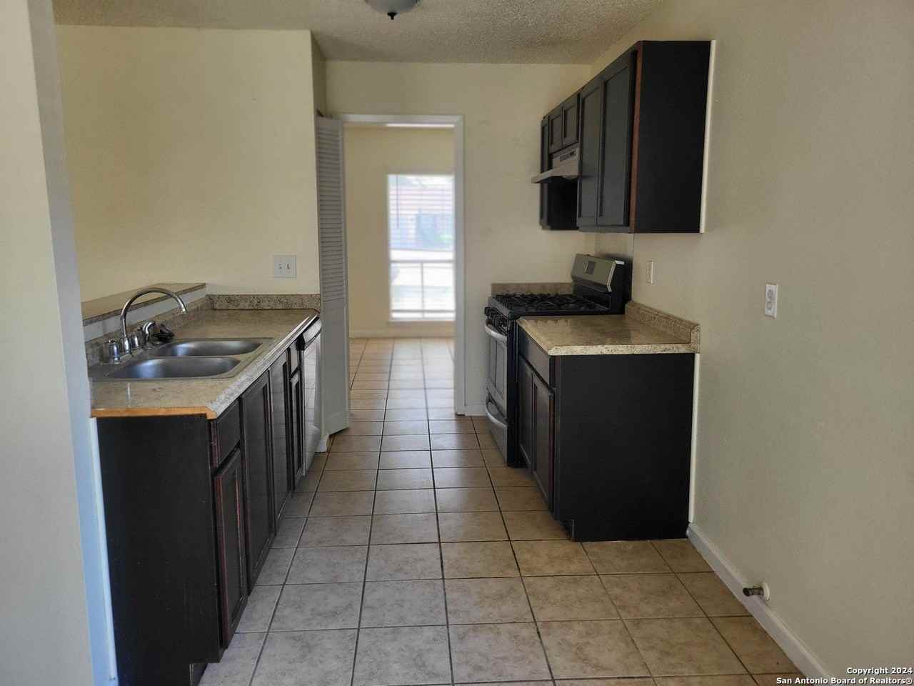 9483 Bowen Dr - Photo 3 of 12
