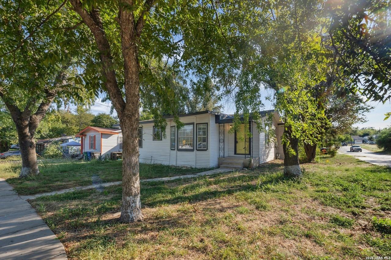 843 Zachry Dr - Photo 2 of 35